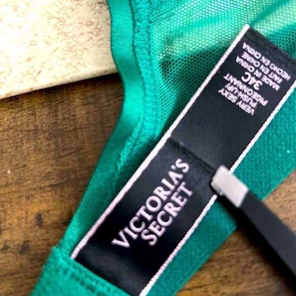 Victoria’s Secret Very Sexy Push up Pigeonnant Bra 34C Bra Green Lacey - Picture 7 of 8